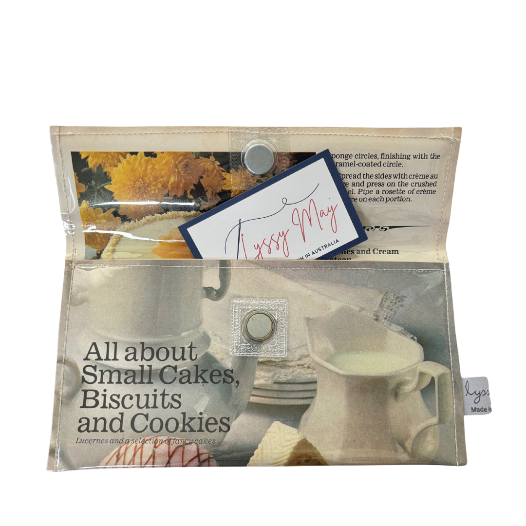 Retro Recipe Wallet - Small Cakes, Biscuits and Cookies
